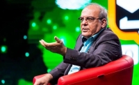 عباس عبدی: حکیم علفی نمی‌تواند برای مملکت تعیین تکلیف کند