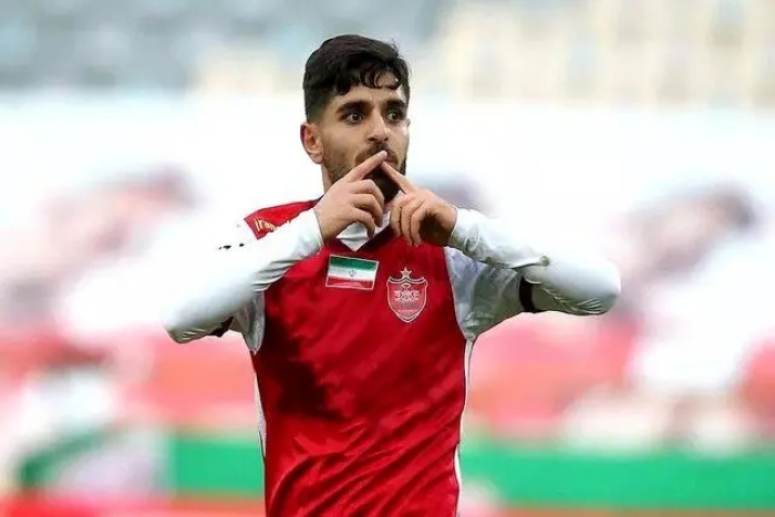 قرارداد محمد عمری با پرسپولیس تمدید شد