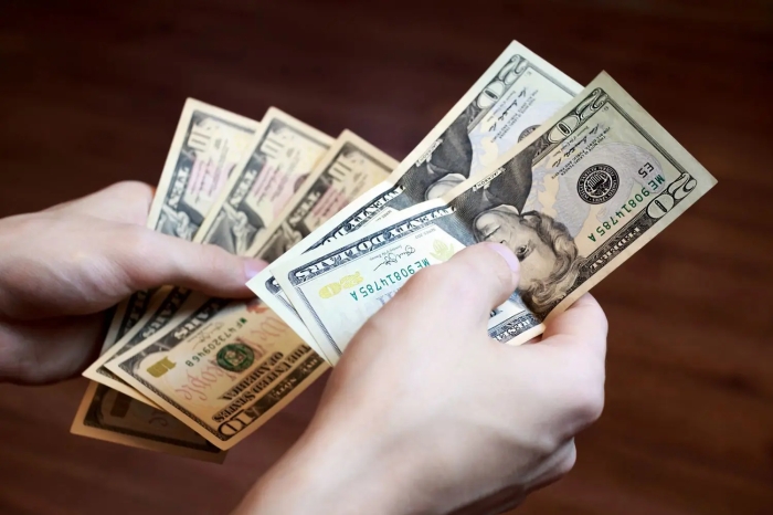 ورود دو سیگنال قیمتی به بازار ارز؛ چرا الان دلار نخرید، بهتر است!؟