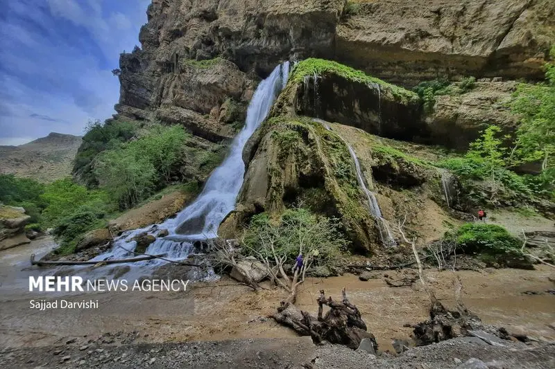 آبشار آب سفید