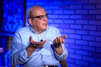 هشدار عباس عبدی به تندروهایی که مرغ سیاست‌شان یک پا دارد؛ ایستادگی در برابر ملت ننگ است