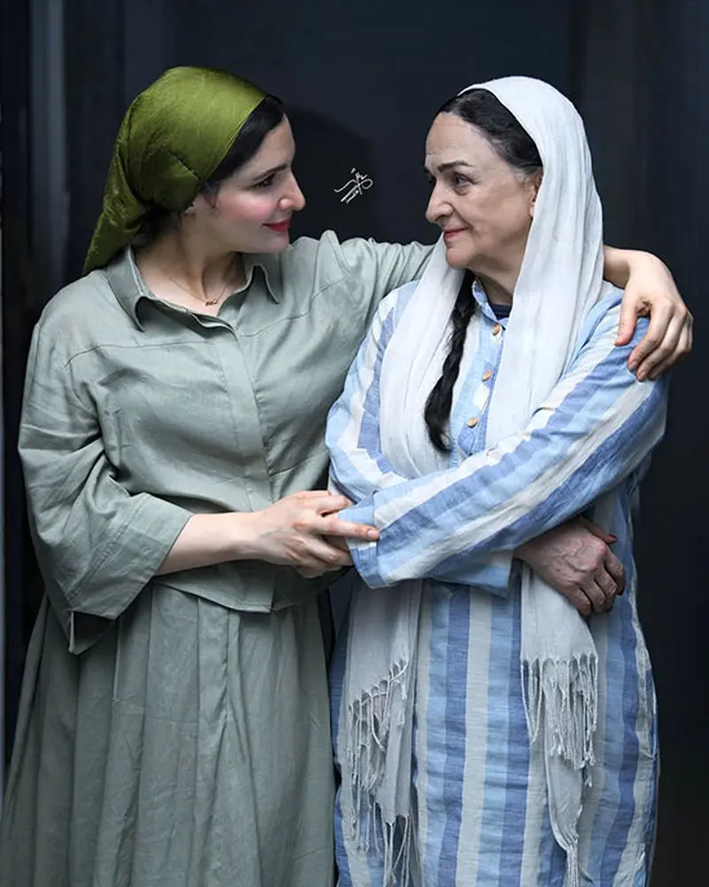 گلاب آدینه و نورا هاشمی