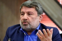 الیاس حضرتی: جنگ همچنان ادامه دارد