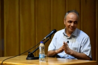 احمد زید آبادی بیژن عبدالکریمی را به مناظره دعوت کرد