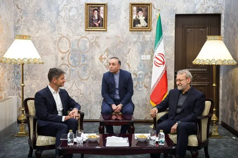 لاریجانی سویٔیس (1)