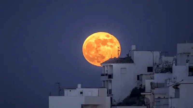 ماه سیاه