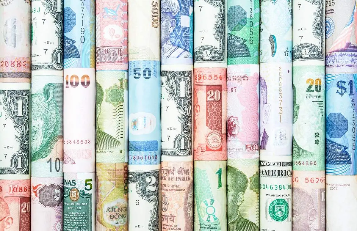 قیمت دلار همزمان با حضور پزشکیان در شانگهای ریخت/ جدول قیمت امروز چهارشنبه 12 شهریور 1404