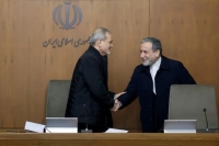 انتقاد تند از پزشکیان و عراقچی: مراقب مصاحبه‌هایتان باشید