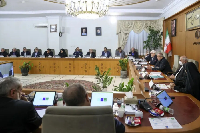 کیهان: کنسرت سیاسی‌تان اگر تمام شد، کمی به فکر معیشت مردم باشید