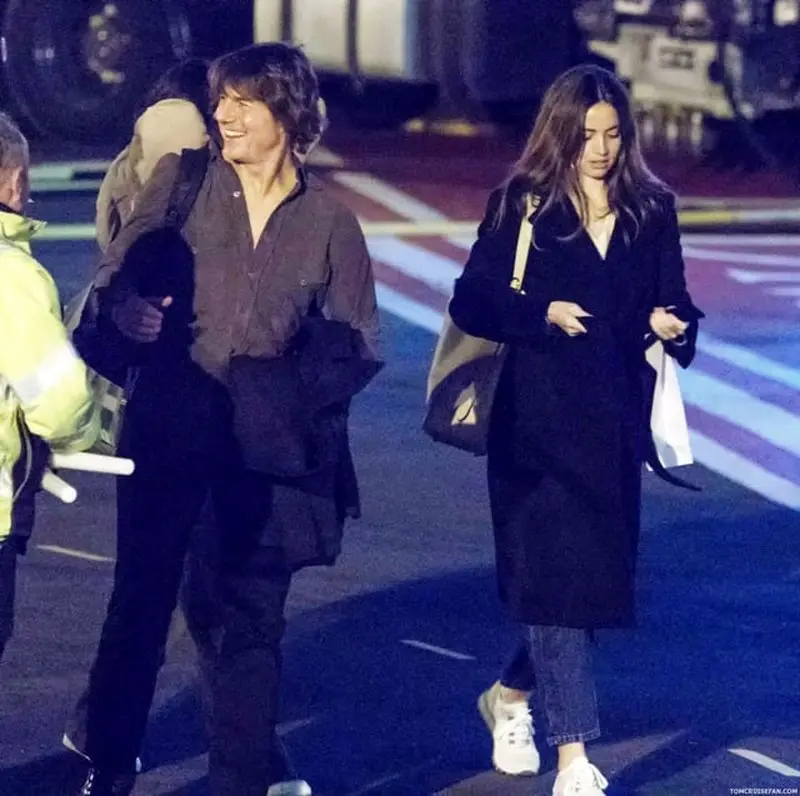 tom-cruise-ana-de-armas-spotted-together-again-arriving-at-v0-gcopmxjefxoe1