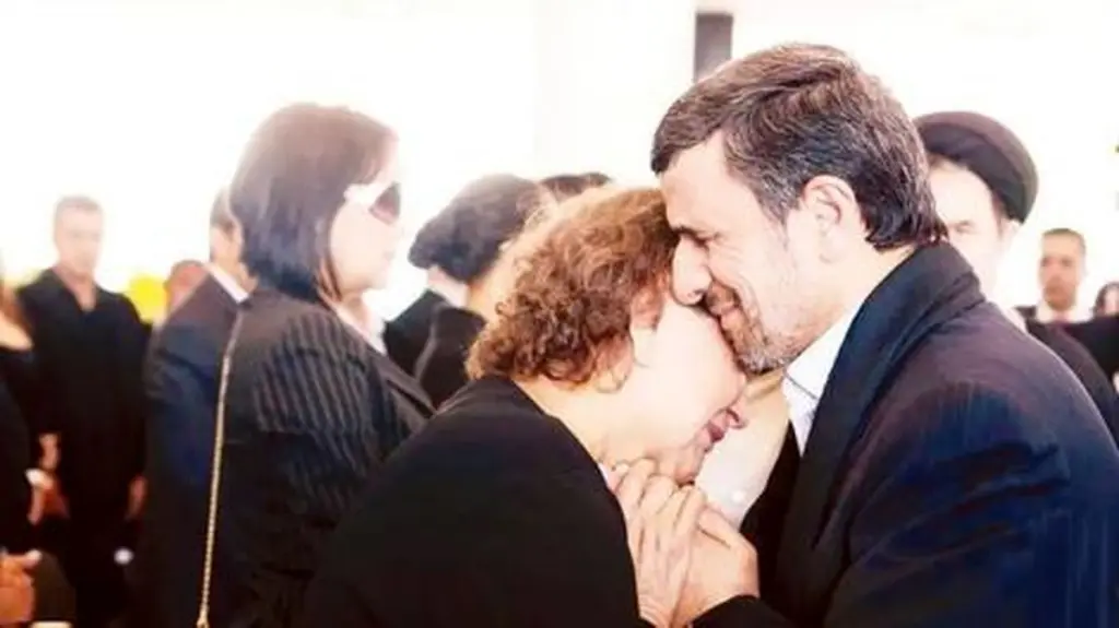 احمدی نژاد و مادر چاوز