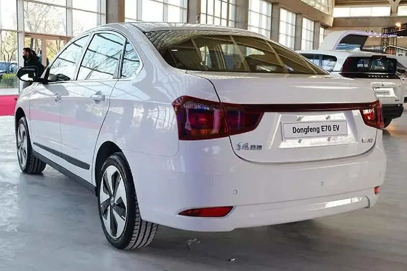 دانگ فنگ e70 نمای عقب