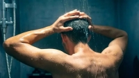 دوش گرفتن در صبح بهتر است یا در شب؟
