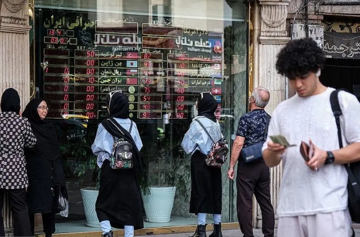 دلار گروگان دلالان مجازی شد