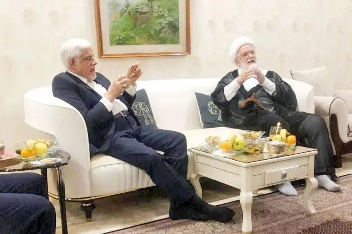 مهدی کروبی در دیدار با عارف: بی توجهی دولت به شعارها موجب ناامیدی مردم می‌شود