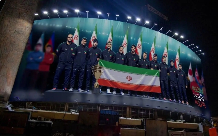 دیوارنگاره جدید میدان ولیعصر (عج) به قهرمانان ایران منقش شد!