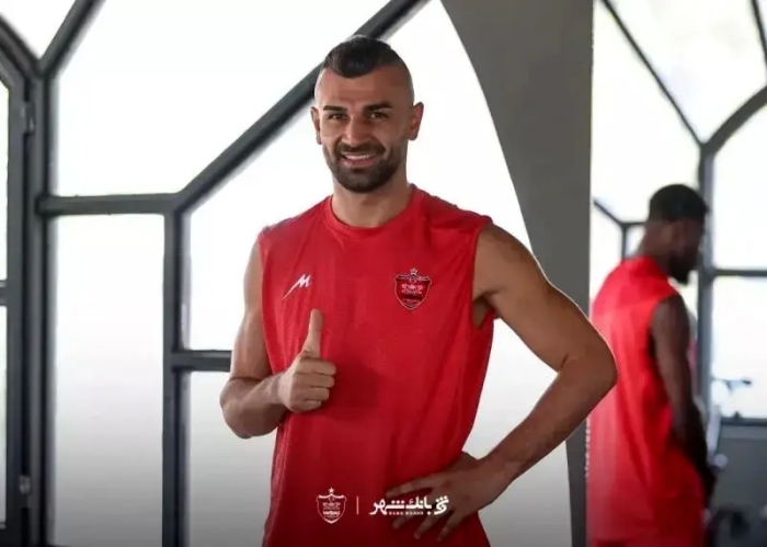 تصویر؛ سردار برای پرسپولیسی‌ها دست به قلم شد