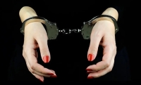 پرستار سالمندان سارق از آب درآمد