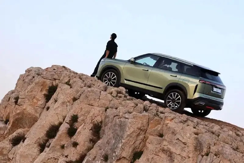 لوکانو L7-نمای جانبی