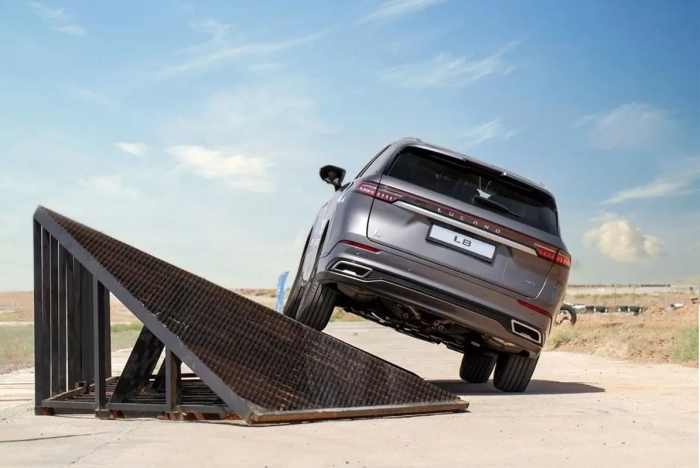 مقایسه لوکانو L8 و اکستریم LX؛ دوئل گران‌ترین شاسی‌بلندهای مونتاژی