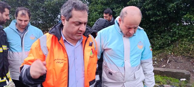 آب گرفتگی 35 واحد مسکونی در بندرانزلی/ اکیپ‌های امدادی در حال تخلیه آب منازل هستند