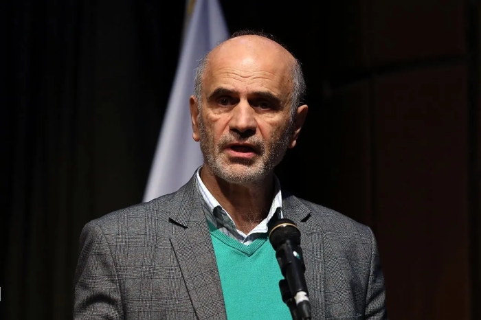 فرشاد مومنی: رییس مجلس درست گفت که دولت نمی‌تواند کشور را روی هوا نگه دارد