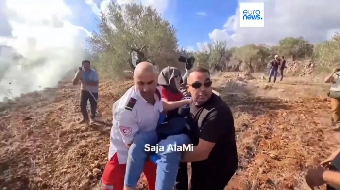 حمله شهرک‌نشینان به یک خبرنگار در کرانه باختری