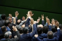الان زمان تصمیم است، آقایان مسئول مرز خود را با تُندروها روشن کنید