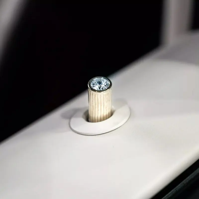 6310189