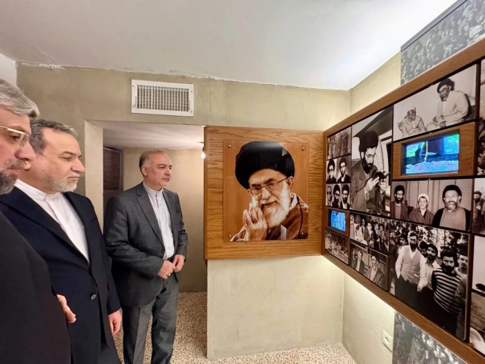 بازدید عراقچی از منزل رهبر معظم انقلاب در مشهد