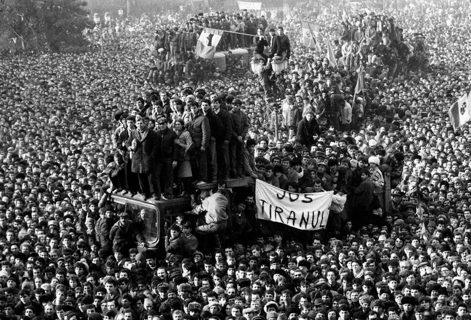 عجیبترین عکسهای خبری چهل سال گذشته/ لحظاتی که تاریخ را متوقف کردند!