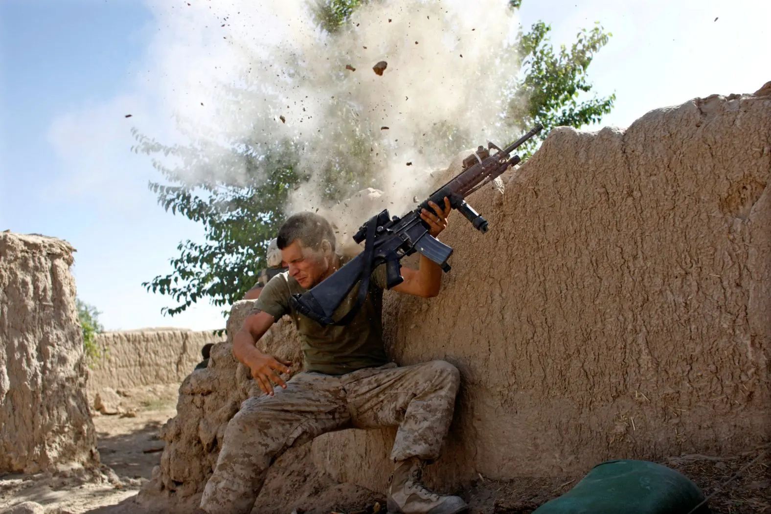 عجیبترین عکسهای خبری چهل سال گذشته/ لحظاتی که تاریخ را متوقف کردند!