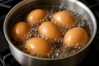 نمک، ناجی تخم‌مرغ آبپز؛ پشت‌پرده علمی یک راز آشپزی