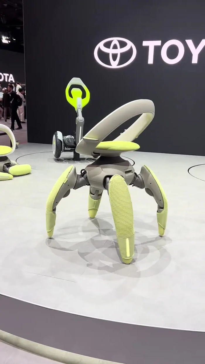 انقلاب در دنیای ویلچرها؛ صندلی رباتیک تویوتا از پله هم بالا می‌رود!