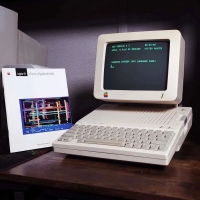 تصاویر؛ اولین کامپیوتر قابل حمل اپل؛ نوستالژی دهه 80