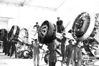 سال 1307/ درخواست زن ایرانی از خلبان آمریکایی برای سفر به دور دنیا