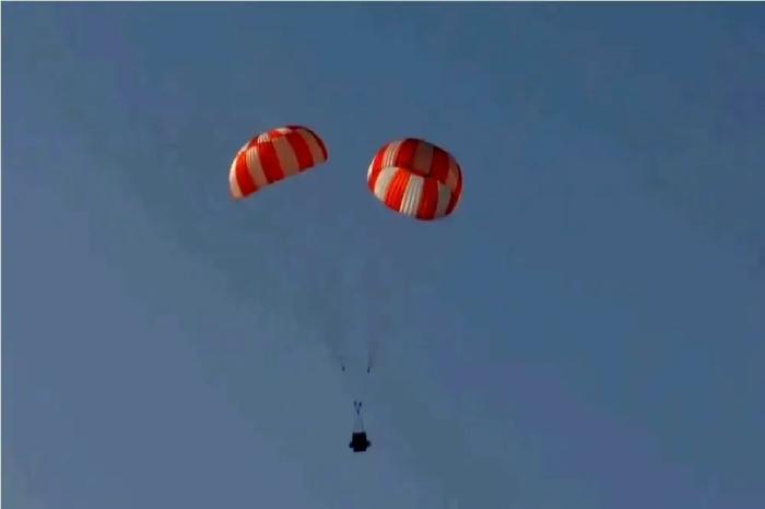 فرود تاریخی اولین چتر نجات کپسول فضانوردان هندی