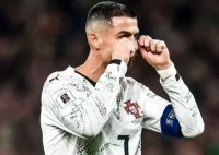 با وجود اخراج جنجالی؛ رونالدو بازهم به ورزشگاه می‌ورد!