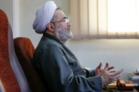 انتقاد مسیح مهاجری از طرح تاسیس اندیشکده برای رییسی/ مردم از قدیس‌پروری‌ استقبال نمی‌کنند