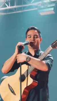 محسن یگانه بعد از دوره درمان به صحنه برگشت