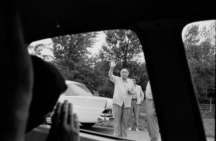 (تصاویر) کمپین انتخاباتی امیرعباس هویدا