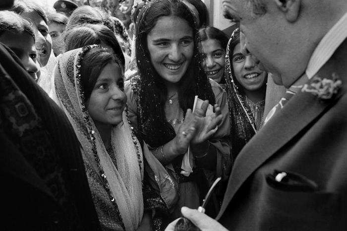 (تصاویر) کمپین انتخاباتی امیرعباس هویدا