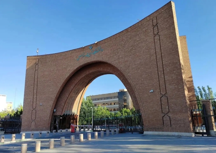 محمود صادقی: پزشکیان قرار بود پادگان را به دانشگاه تبدیل کند نه برعکس