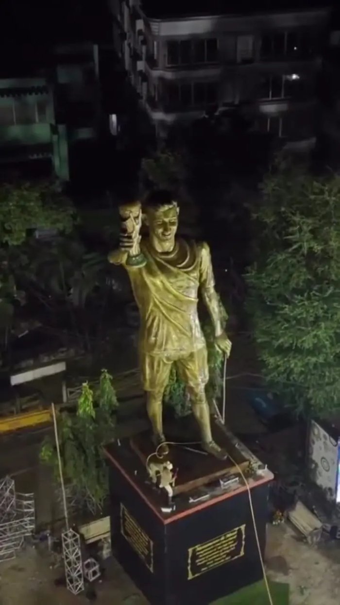 کلکته آماده رونمایی از بزرگ‌ترین مجسمه لیونل مسی در جهان