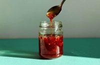 این چاشنی تند و شیرین، پرجستجوترین غذای سال 2025!