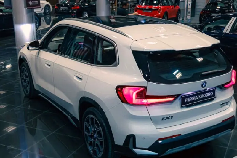 بیامو iX1 2025 - سقف شیشه ای