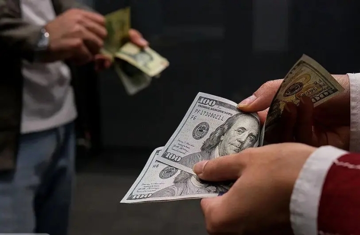 چرا دلار گران شد؟