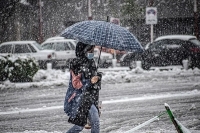 بارش برف برق بخشی از مشهد را قطع کرد