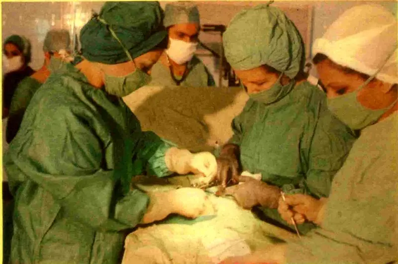 نخستین جراح زن