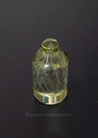 حبس رعدوبرق در بطری شیشه ای توسط یک یوتوبر